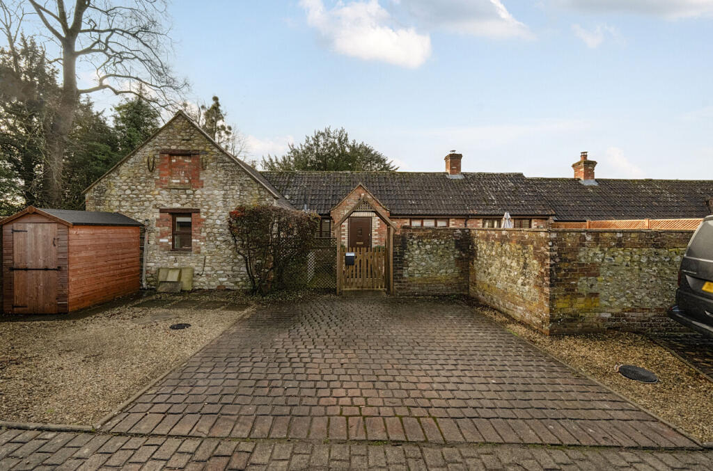 Main image of property: Bishopstrow Court, Warminster, BA12
