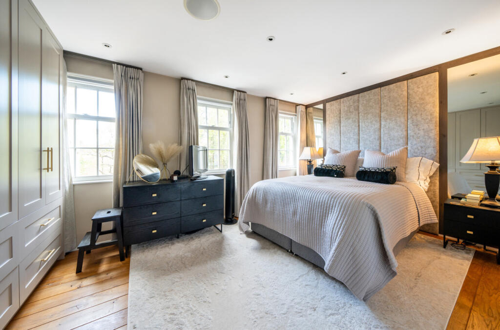 House in London - View 2