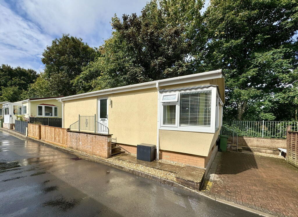 2-bed caravan on Glenfield Close, Glenholt Park, Plymouth, £130,000