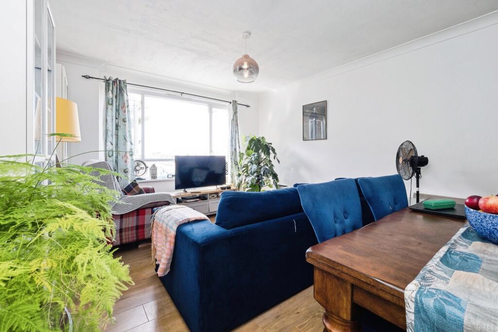 Apartment in Romford - View 2
