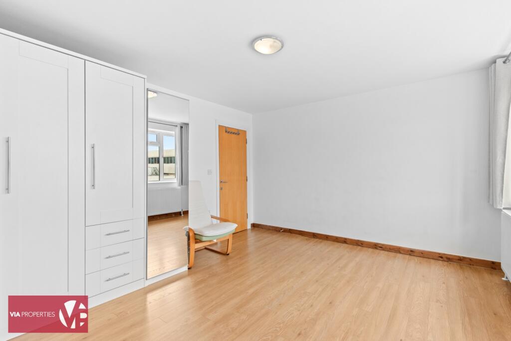 Apartment in Hoddesdon, High Leigh Garden Village - More