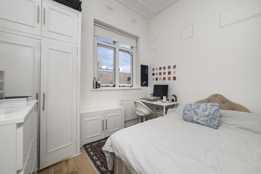Apartment in London - View 5