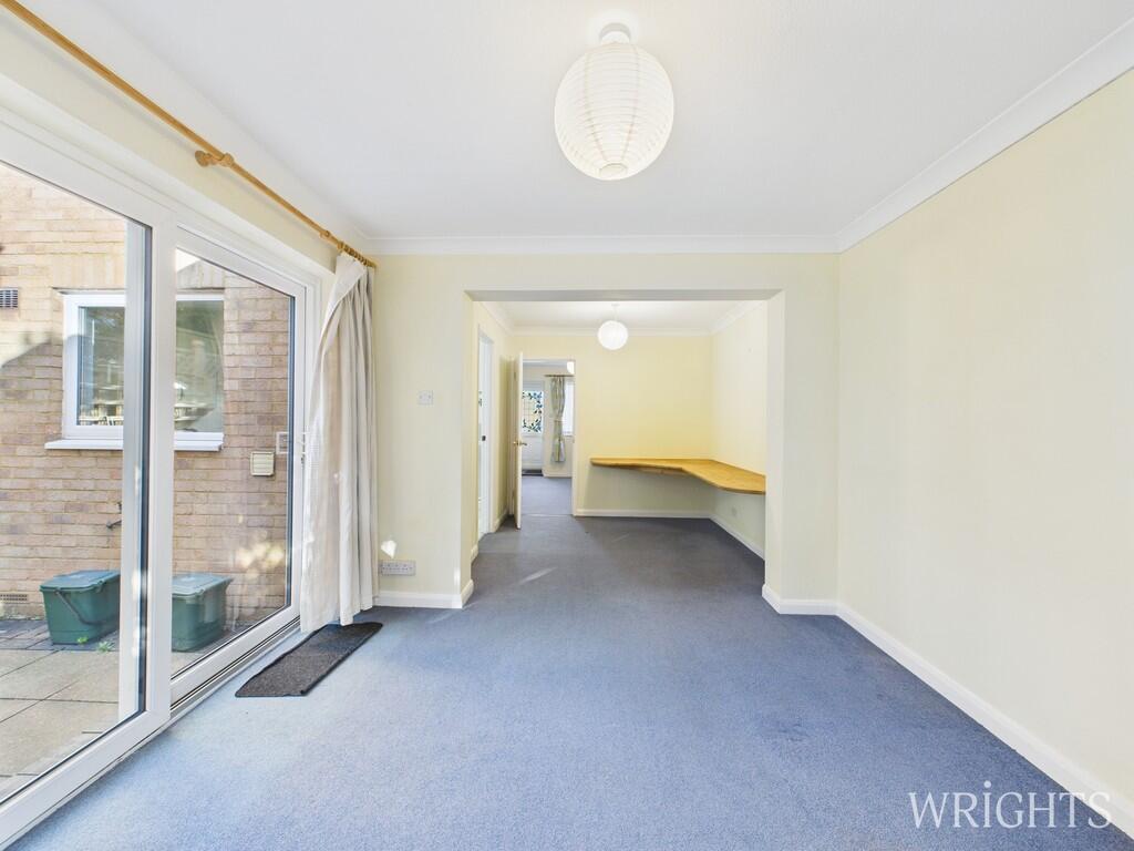 House in Welwyn Hatfield, Hertfordshire - More