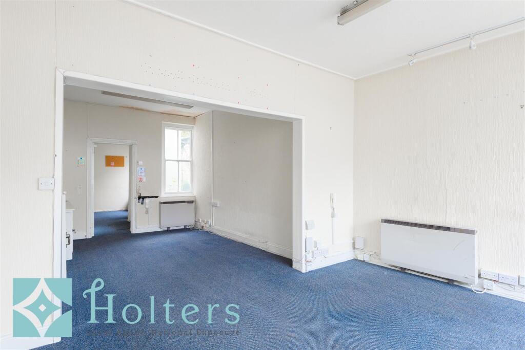 Market Street, Builth Wells - OFFICE & MAISONTTE ABOVE photo 4