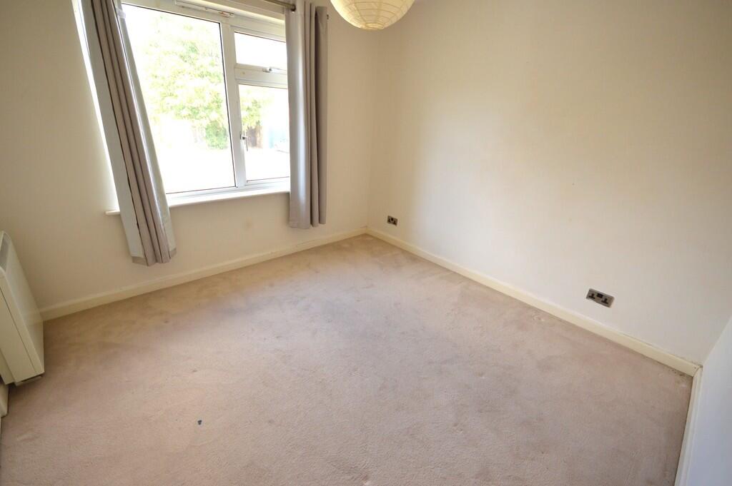 De Staunton Close, Alresford photo 5