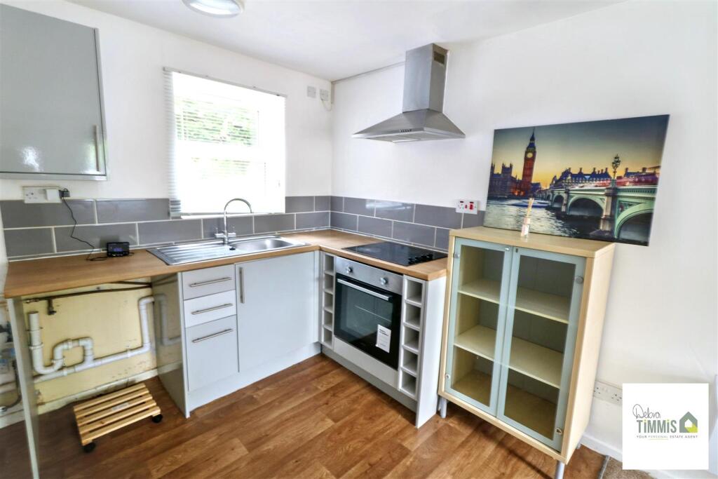 House in Stoke-on-Trent - View 4