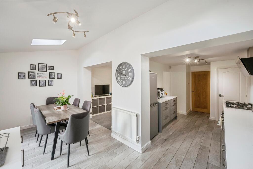 House in Doncaster, Barnby Dun with Kirk Sandall - More