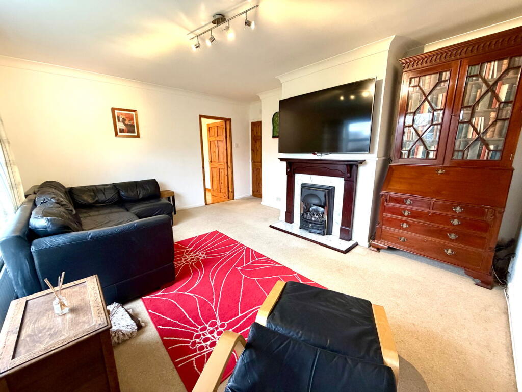 Greenside, Hoylandswaine, Sheffield, S36 7JH photo 2