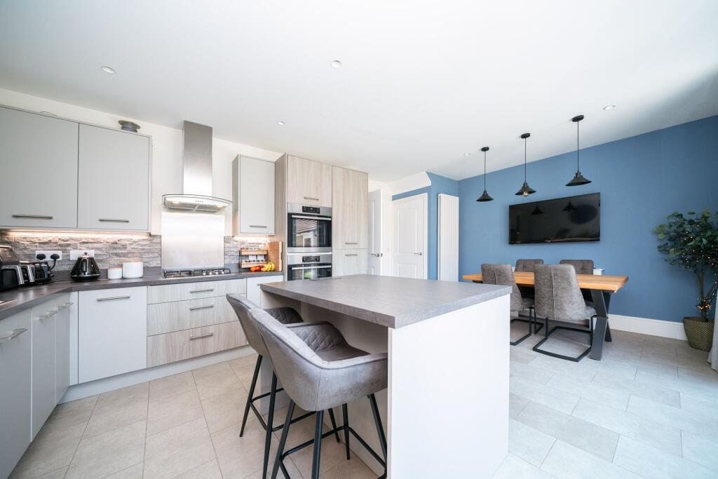 Mallard Crescent, Caddington, LU1 photo 2