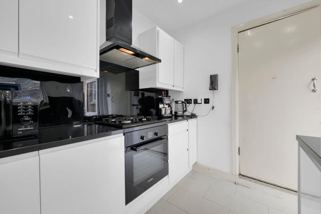 House in London - View 3