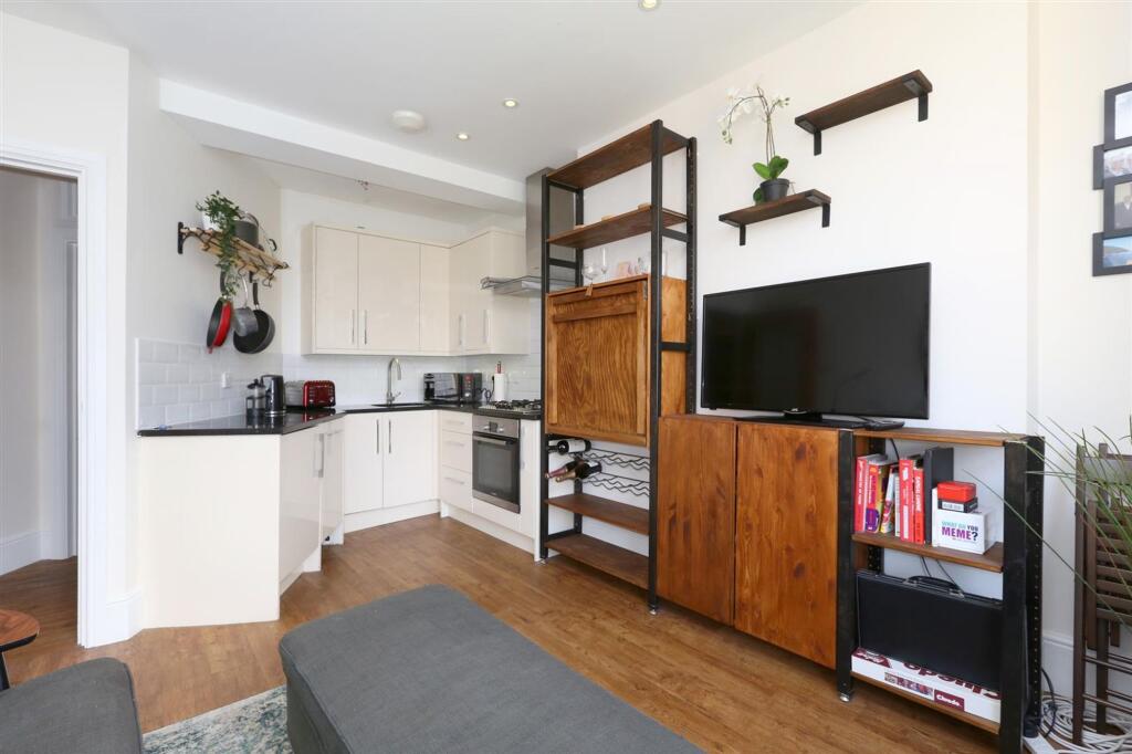 Apartment in London - View 5