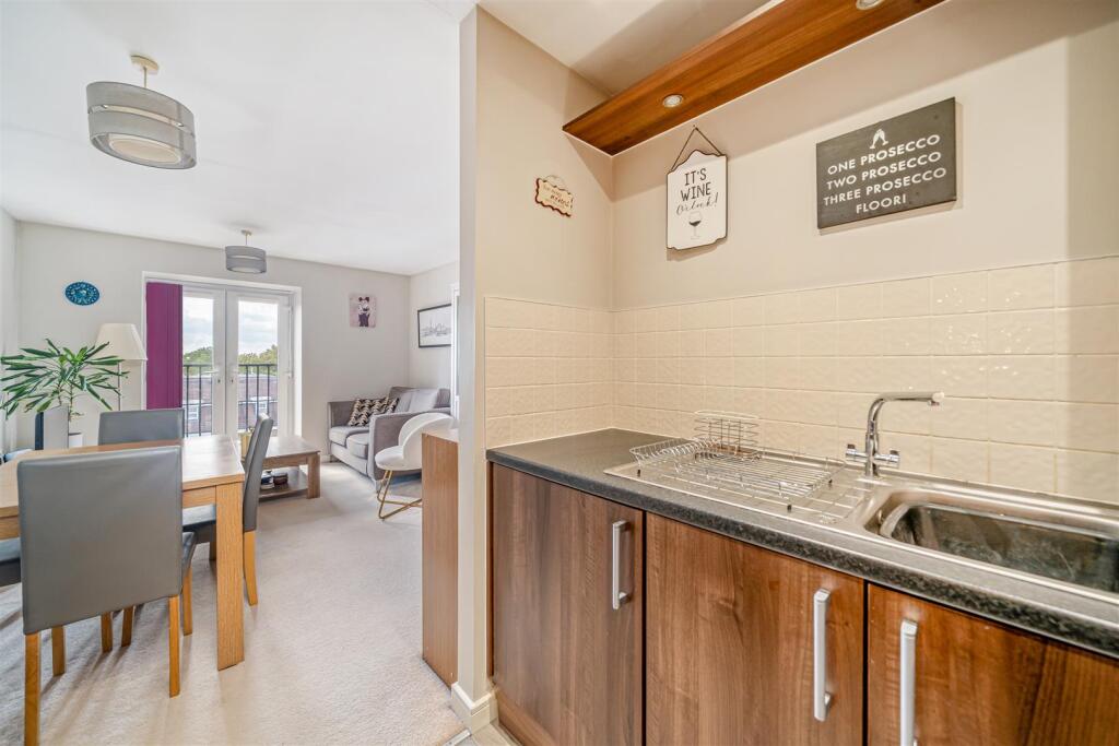 House in London, Rosehill - View 4