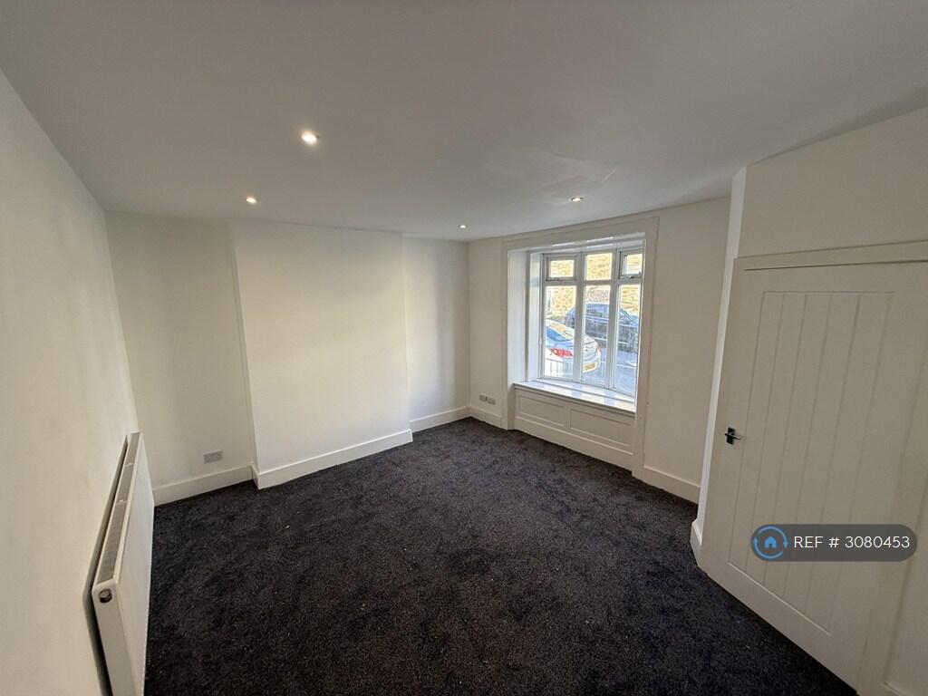 House in Huddersfield - View 3