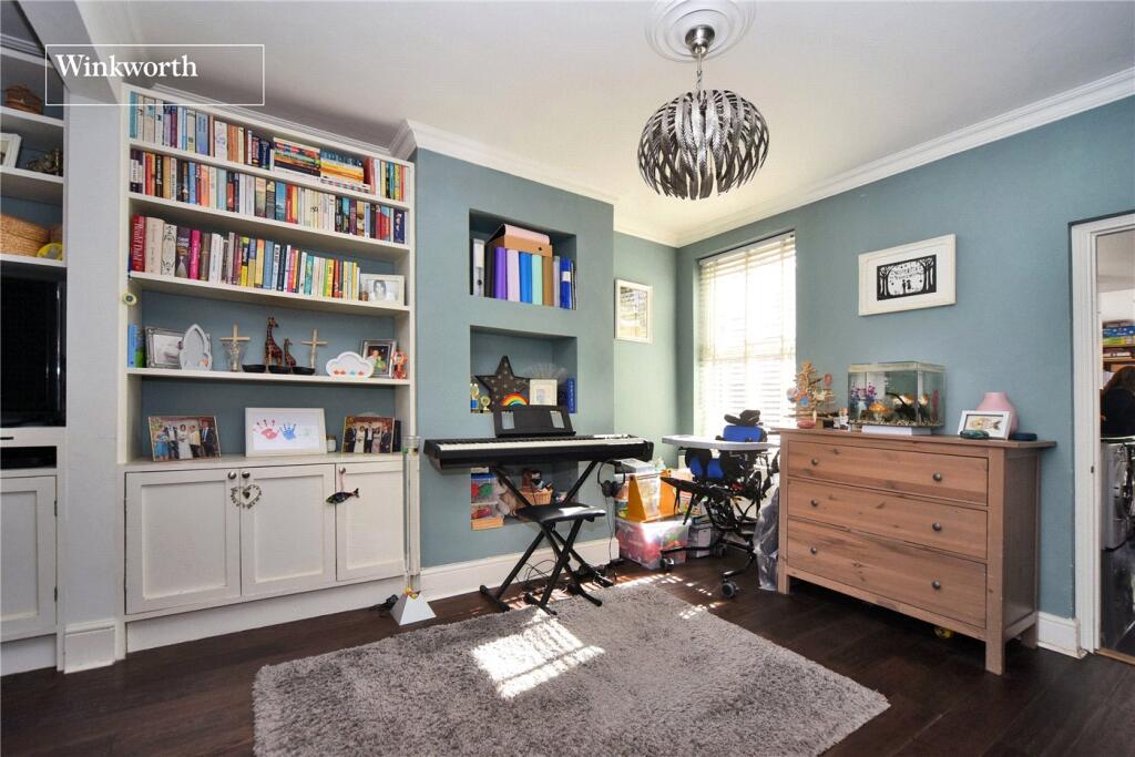 House in Sutton - View 4