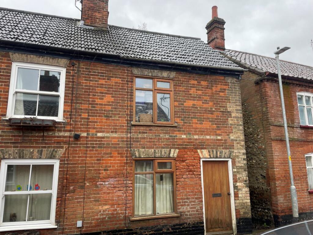 Main image of property: 11 White Horse Street, Wymondham, Norfolk, NR18 0BJ
