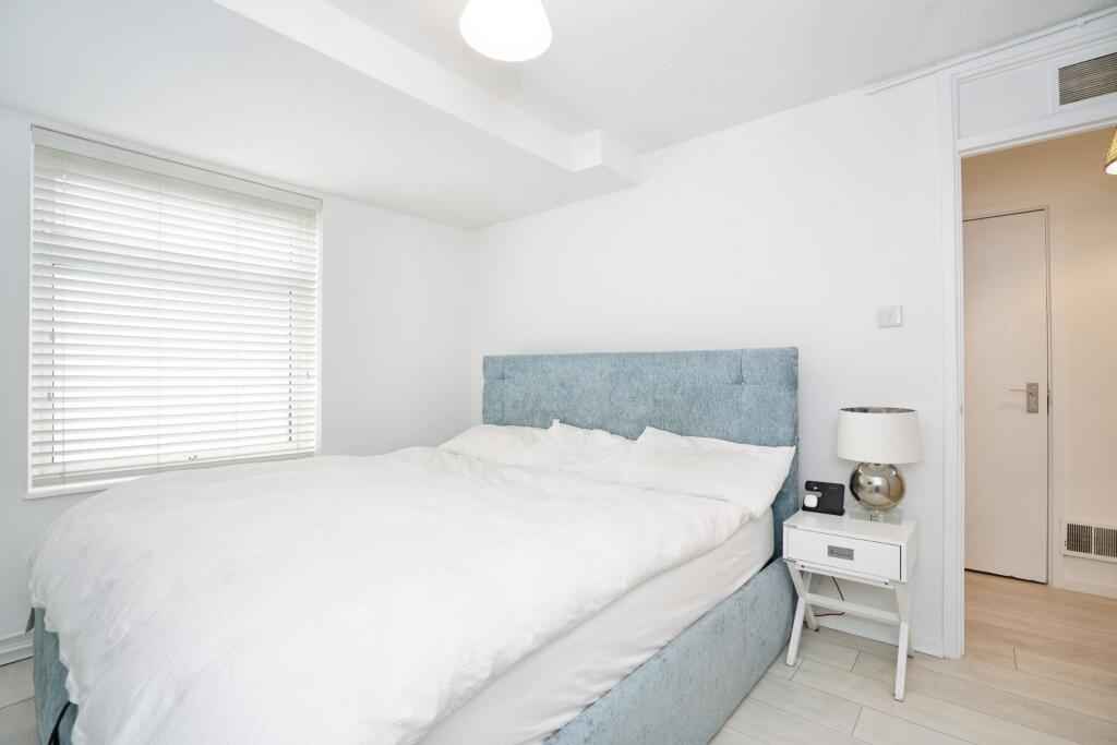 Hillfield, Hatfield, AL10 - More