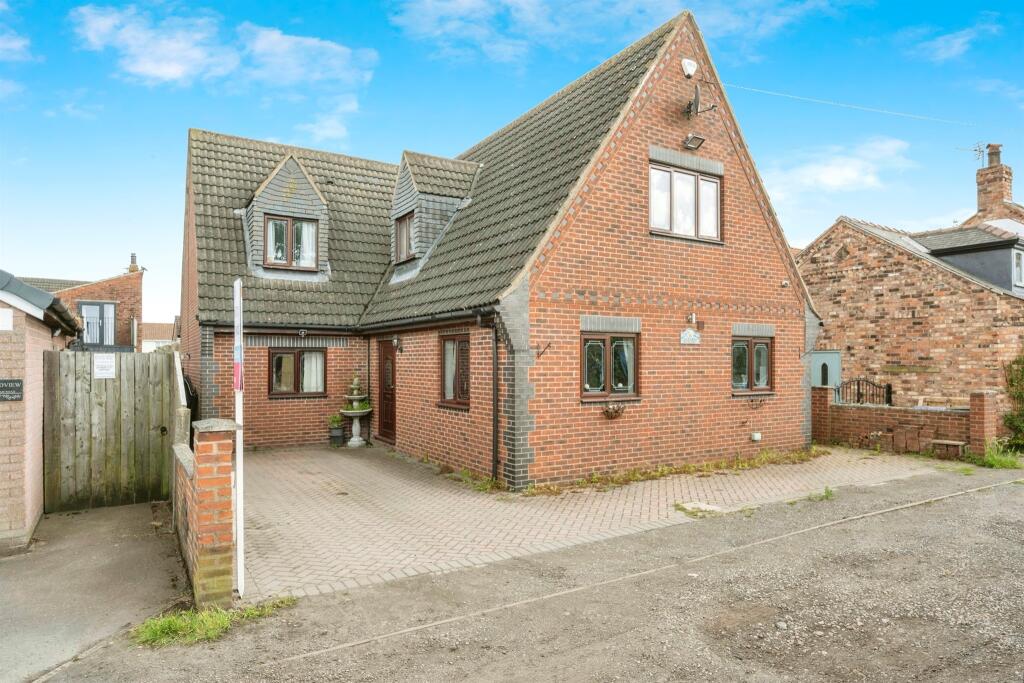 4-bed detached on Back Lane, Blaxton, DONCASTER, £259,950