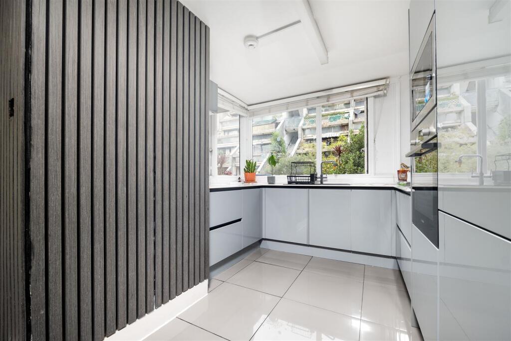 Apartment in London, Alexandra Road Estate, South Hampstead - View 4