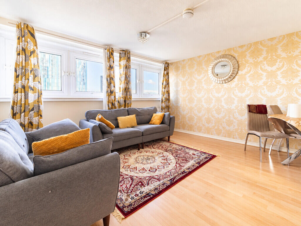 2-bed flat on Clydesdale Tower, Holloway Head, Birmingham City Centre, £110,000