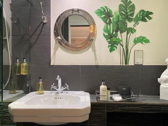 ROOM 4: Brunswick