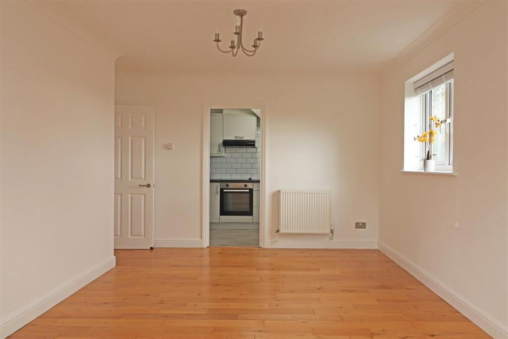 Apartment in Reigate and Banstead, Redhill - View 5