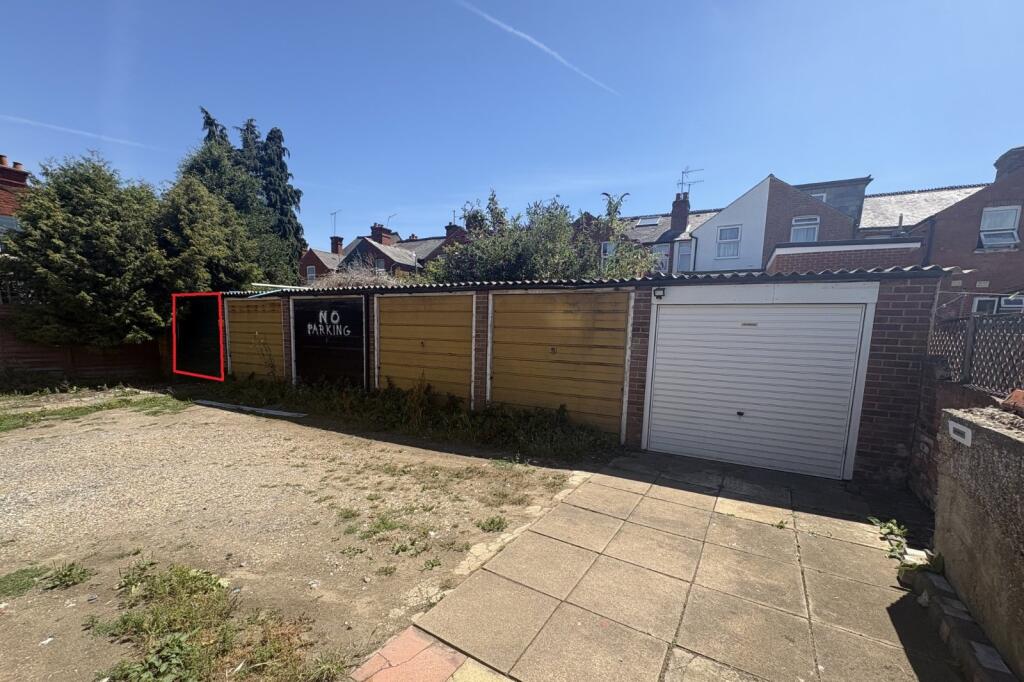 Bishops Road, Reading, Berkshire - View 3