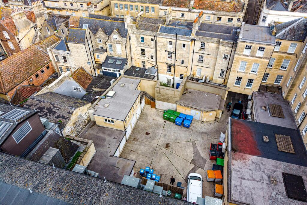 Coach House + 6 Garages | BA1 photo 4