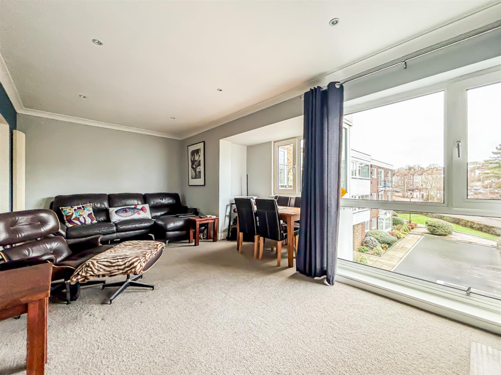 Waters Edge, Shorefield Road, Westcliff-on-Sea photo 4