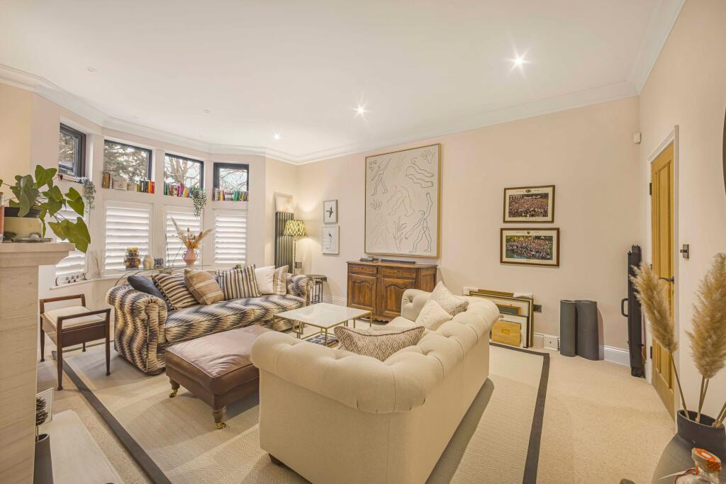 Broomfield Lane, Hale, WA15 photo 2