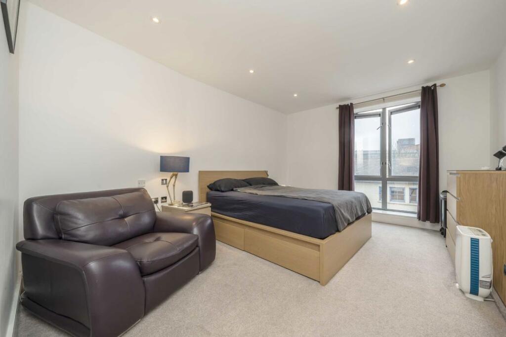Apartment in London - View 5