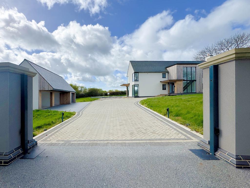Main image of property: Arnolds Hill, Trowbridge, BA14 9LB