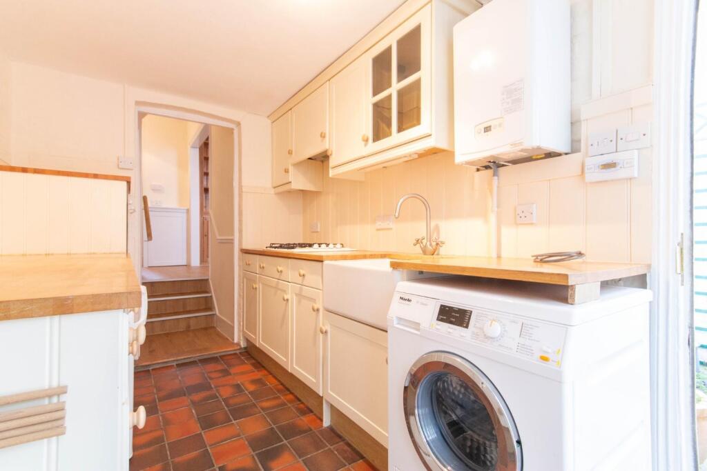 House in Cambridge, Petersfield - More