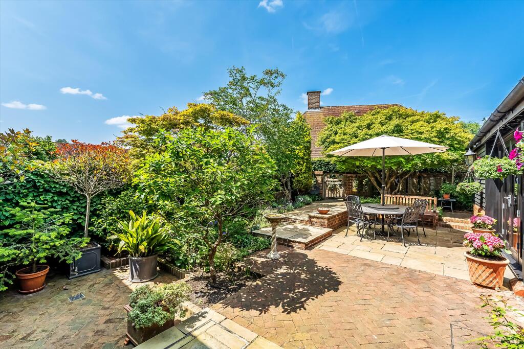 The Barns, Shackleford, Godalming, Surrey, GU8 6BU photo 4