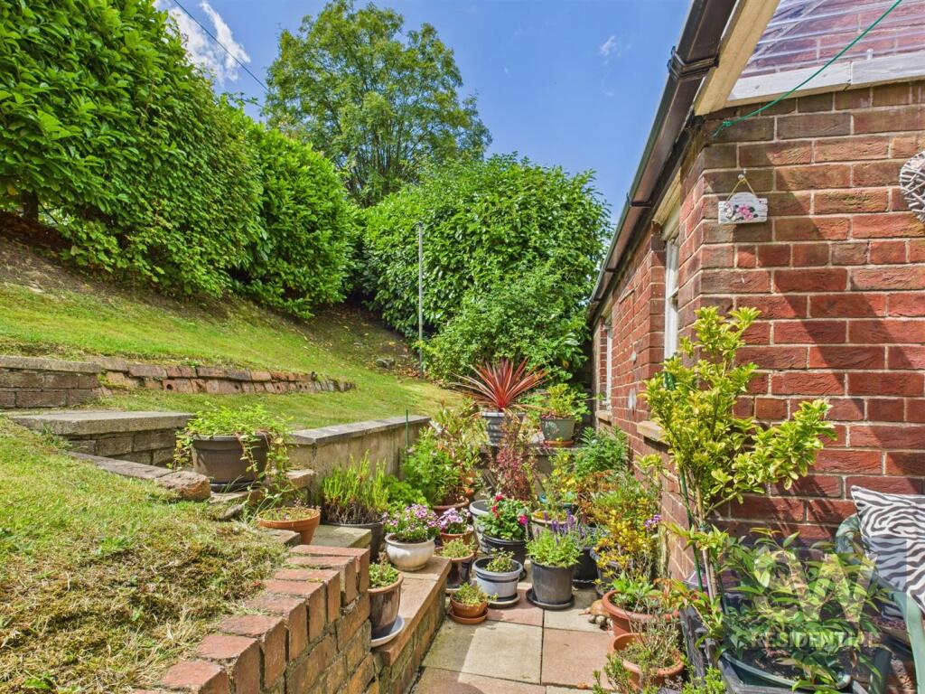 126 Scalby Road photo 2