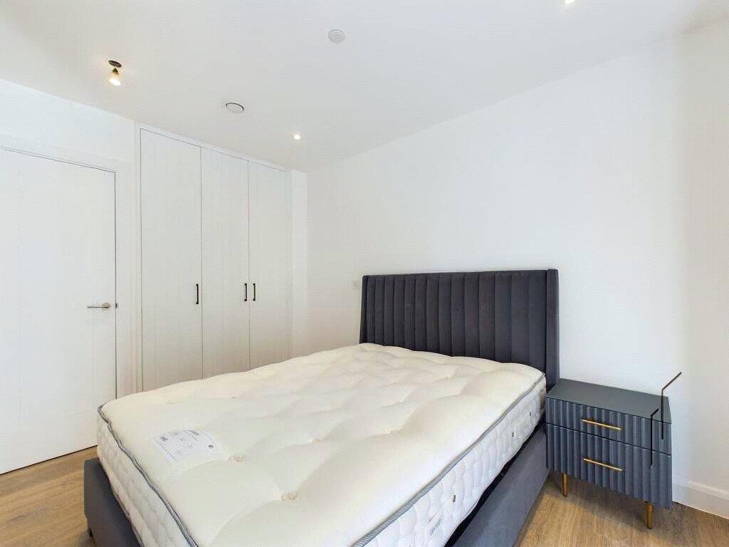 Apartment in London - View 5