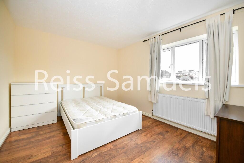 5 bedroom terraced house for rent