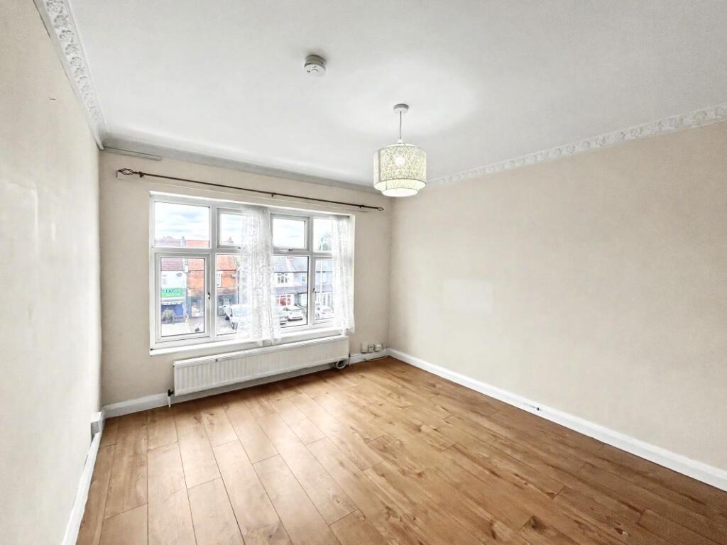 Apartment in London, Worcester Park - View 2