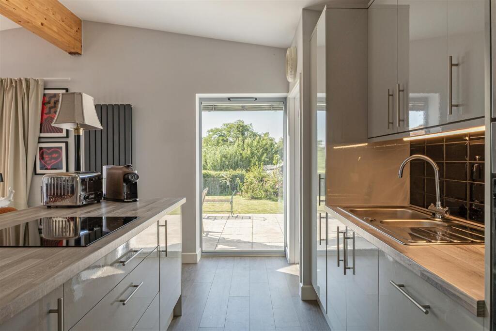 House in Gloucester - View 5