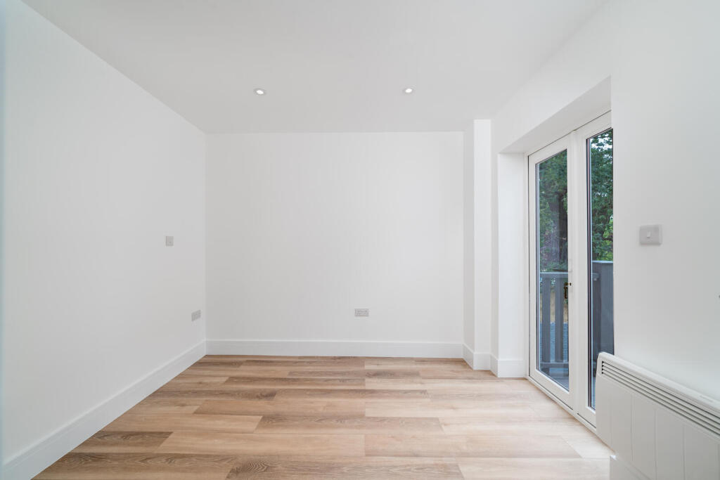 Apartment in Kingston upon Thames - View 4