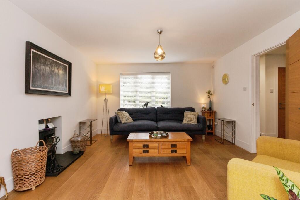 House in Surrey Heath, Windlesham - More