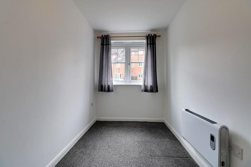 Apartment in Sandwell, West Midlands - View 5