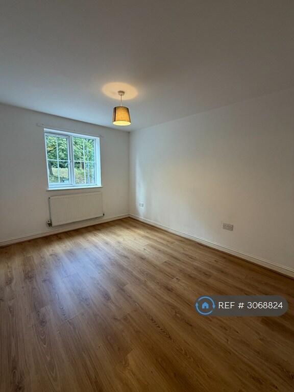 Apartment in Warrington - View 5