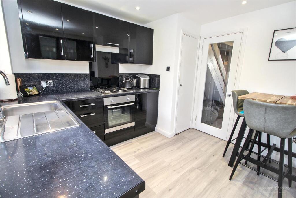Minton Close, Tilehurst, Reading – pohled 6