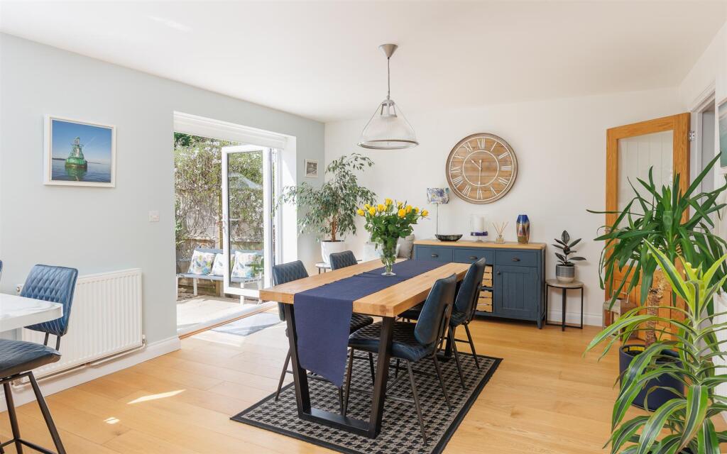 Main image of property: IMMACULATE DETACHED FAMILY HOME - Hooke Close, Freshwater