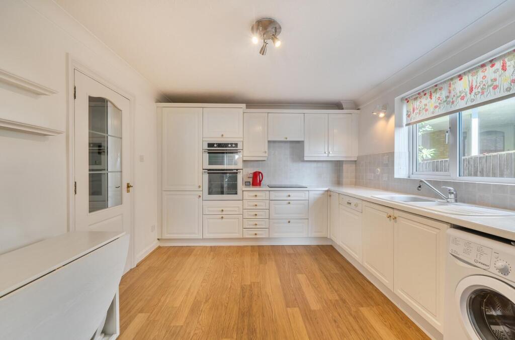 Apartment in Poole, Canford Cliffs - More