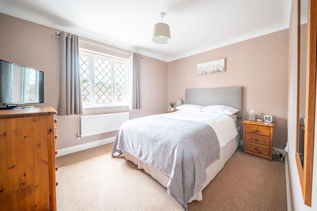House in Eastleigh, Fair Oak and Horton Heath - More