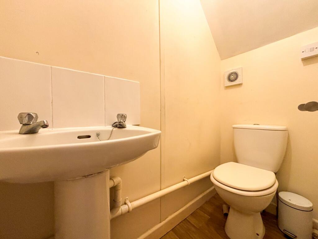 5 bedroom terraced house for rent