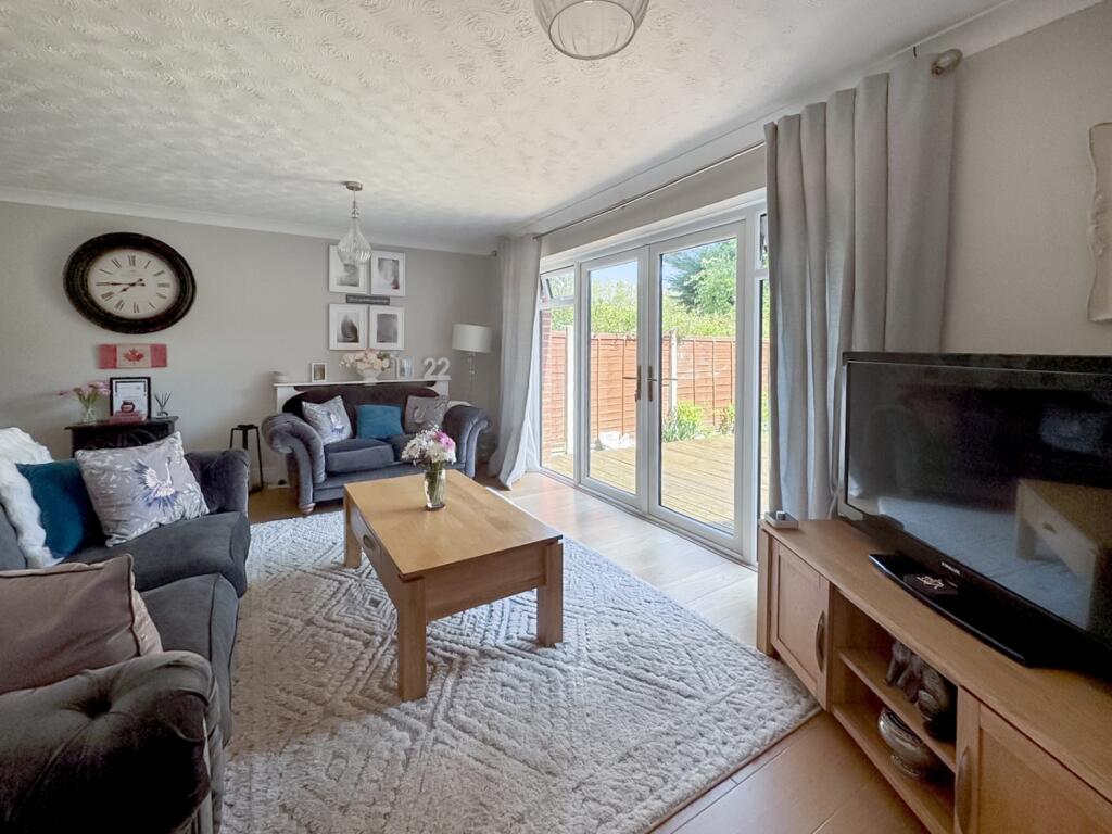 Montrose Close, Whitehill, Hampshire, GU35 photo 4