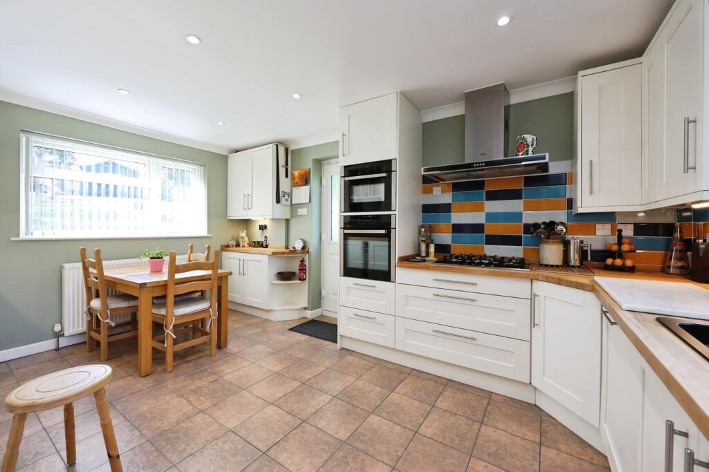 House in Totland, Colwell Bay - View 5