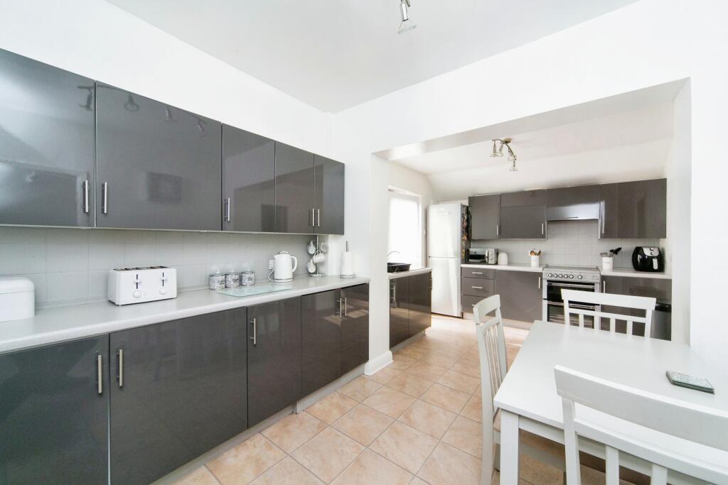 Queens Road, Old Colwyn, Colwyn Bay, Conwy, LL29 photo 2